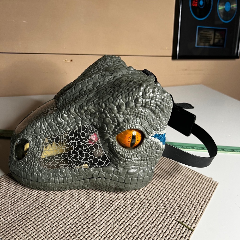 Jurassic World Chomp N Roar Velociraptor Blue Dinosaur Mask Mattel FMB74 2017
